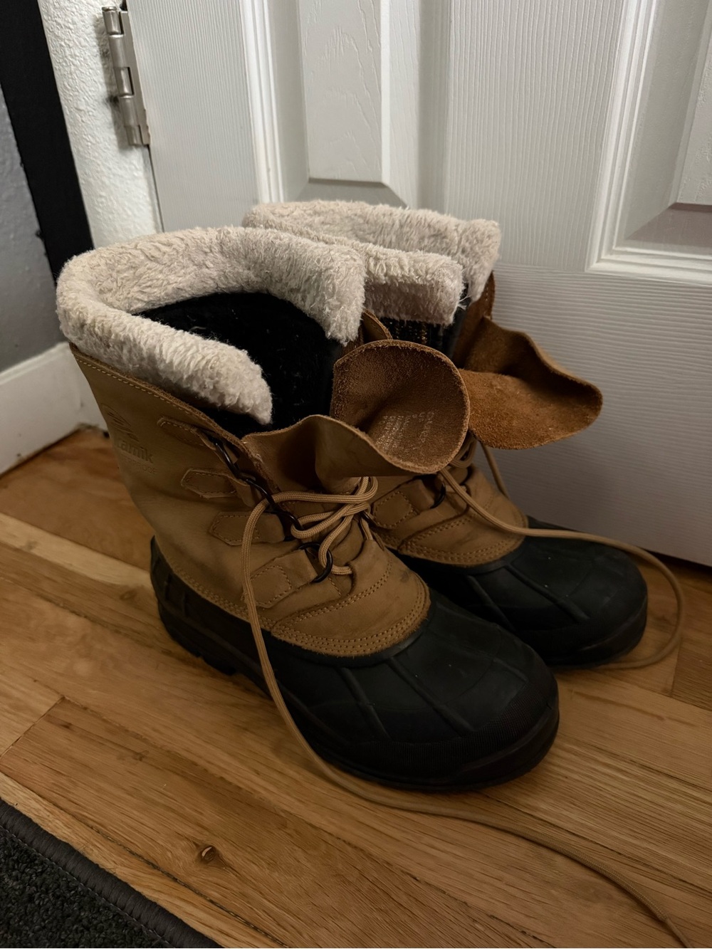 Kamik Brown and Black Women’s Snow Boots with Faux Fur Collar